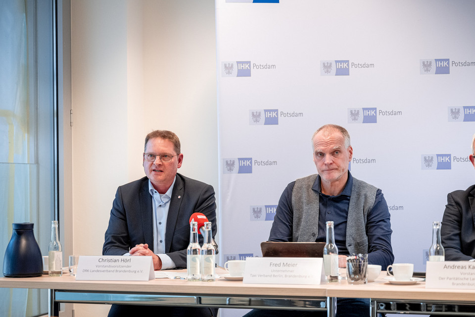 Portrait Christian Hörl, Vorstand DRK Brandenburg bei der Pressekonferenz