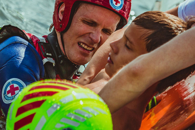 Rettung in das Motorboot