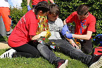 JRK-Teilnehmer während einer Erste-Hilfe-Übung