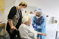 Erste Brandenburgerin erhält Corona-Impfung